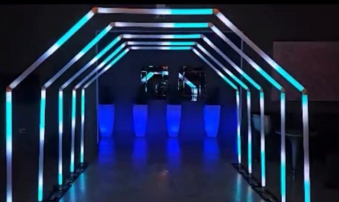 Túnel de LED iluminado para entrada de festa