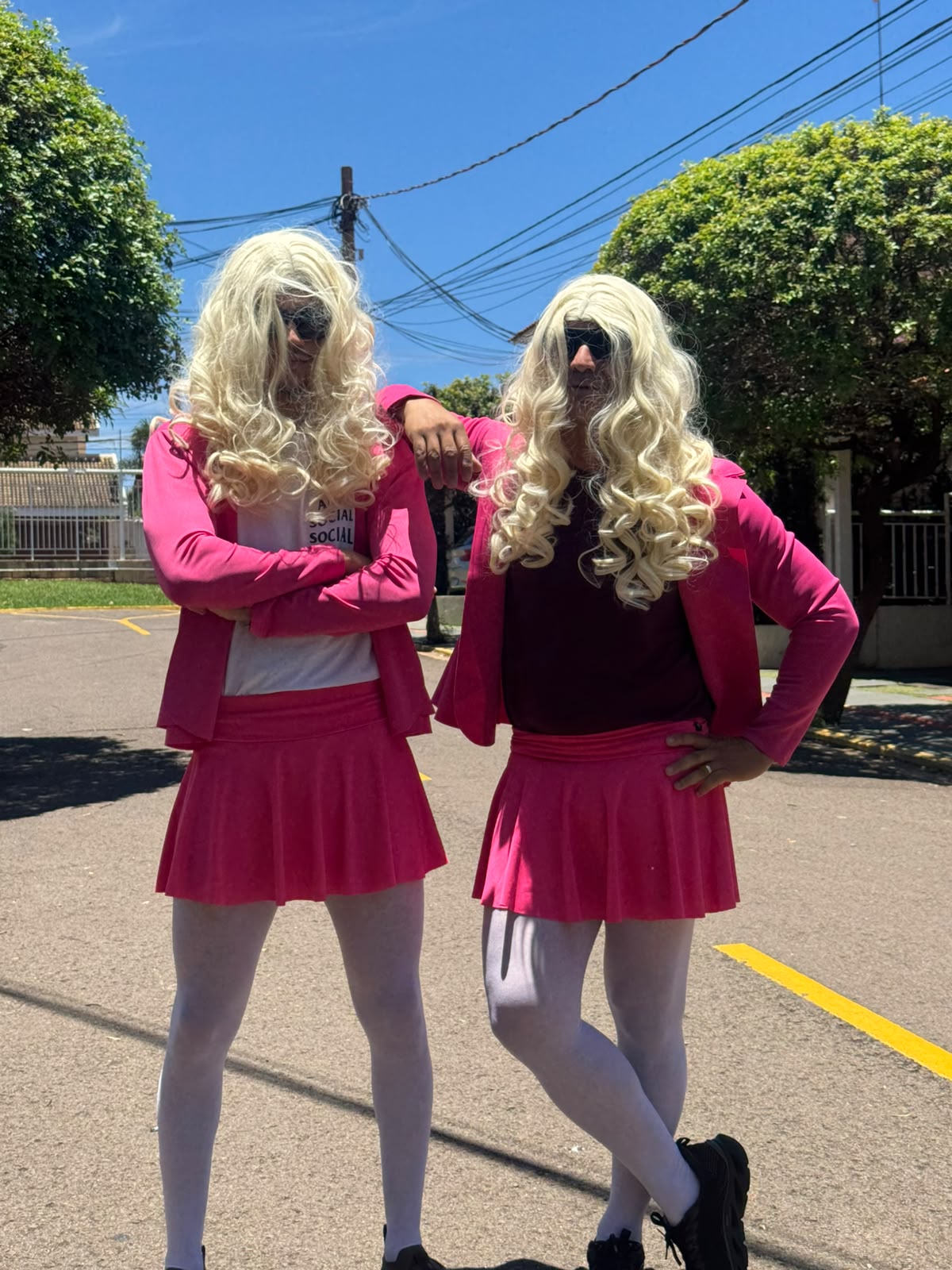 Personagens vivos e Homem-Aranha em festa de debutante